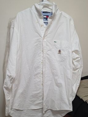 Tommy Hilfiger White Long-Sleeve Button-Down Dress Shirt with Pocket Crest